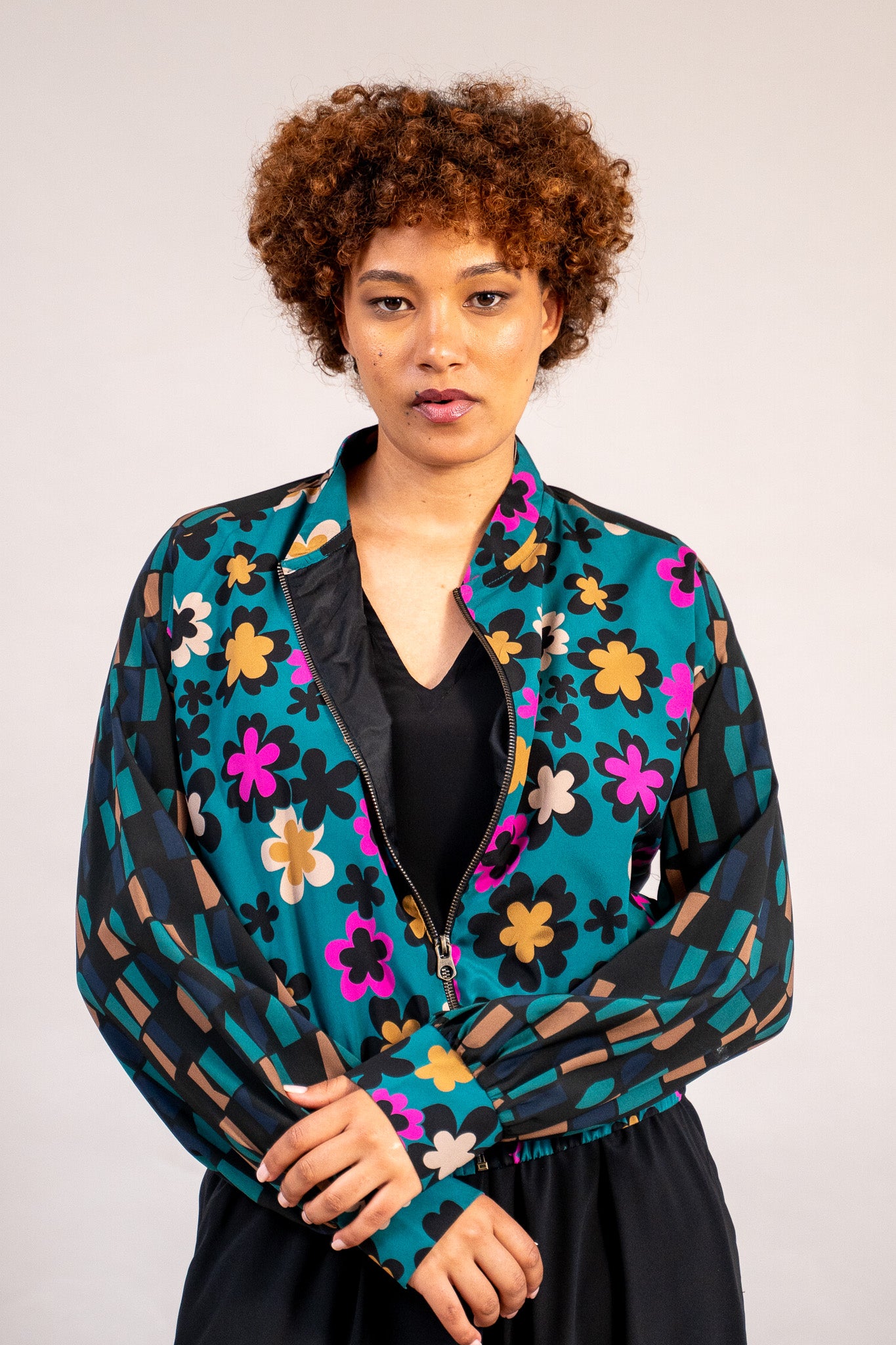 #color_deepa flowers with teal diversity