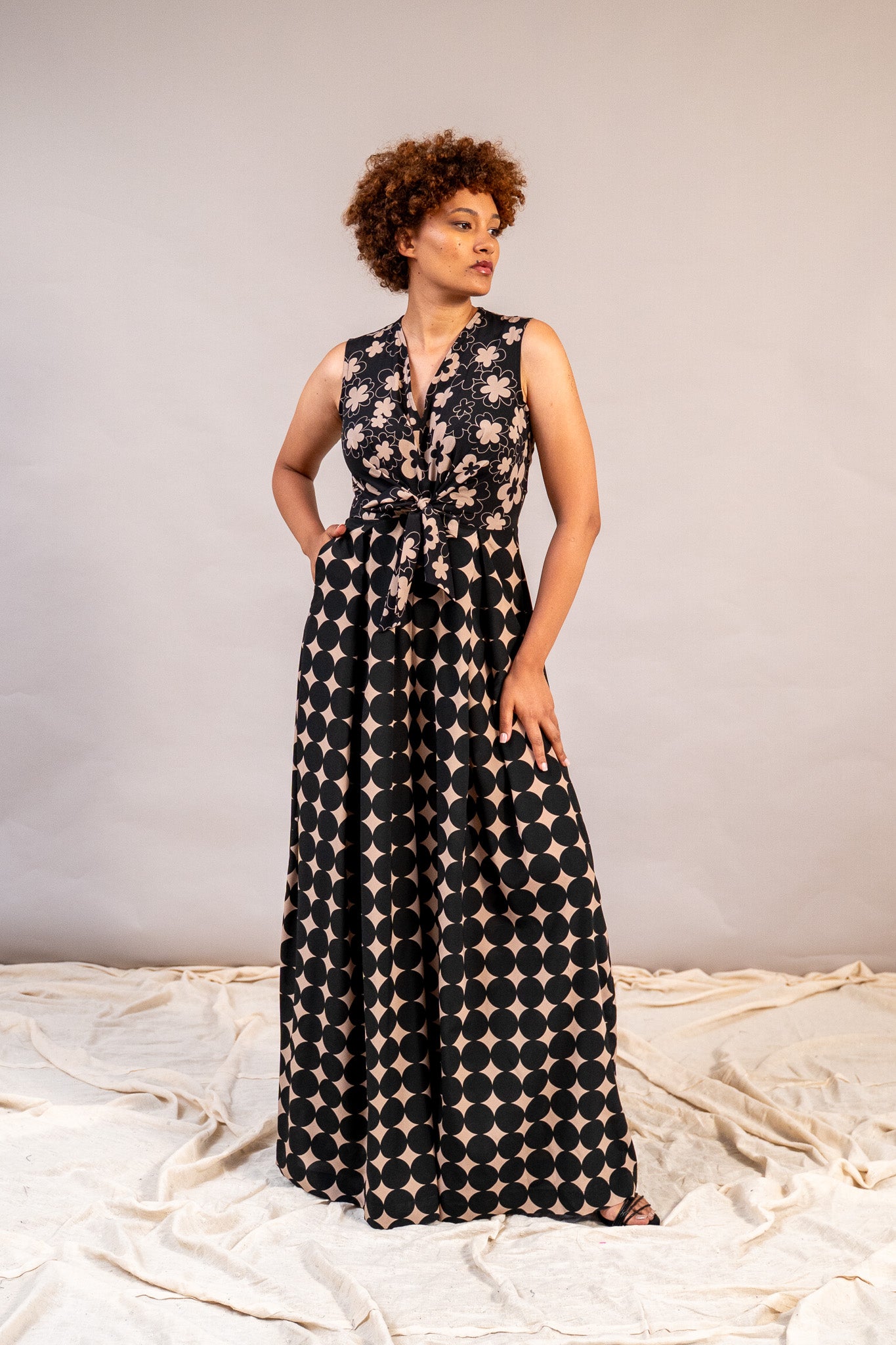 #color_deepa flowers with beige polka dots mixed