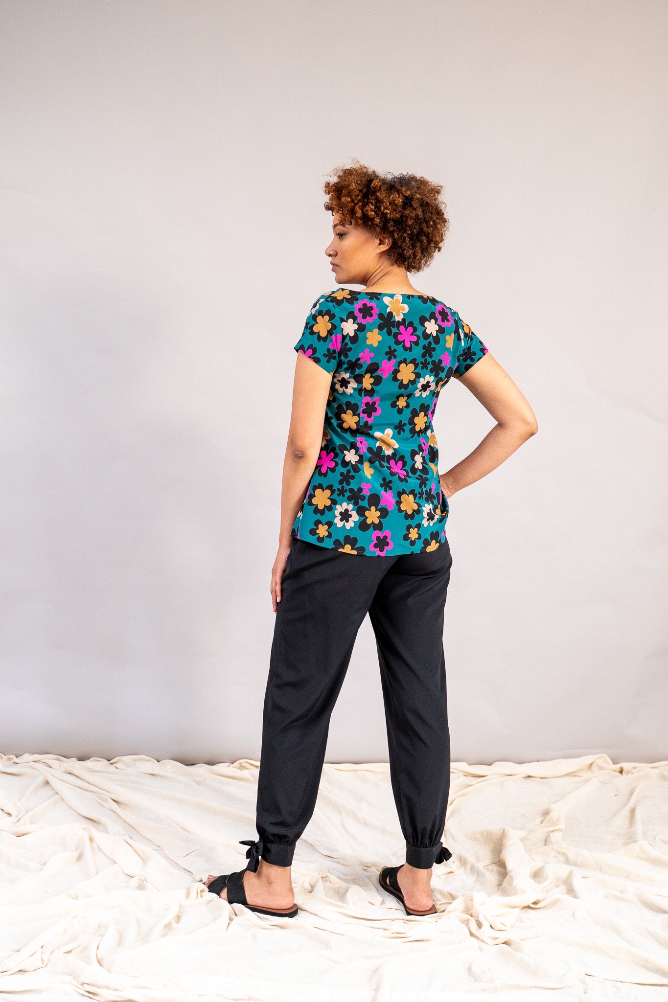 #color_deepa flowers teal with pink