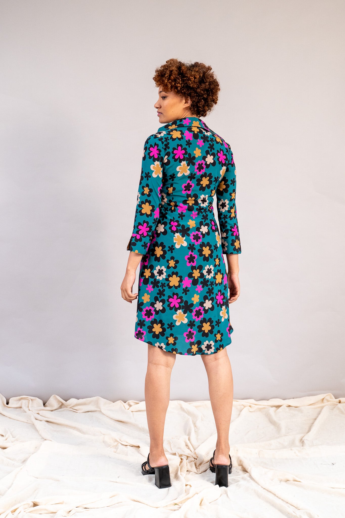 #color_deepa flowers teal with pink