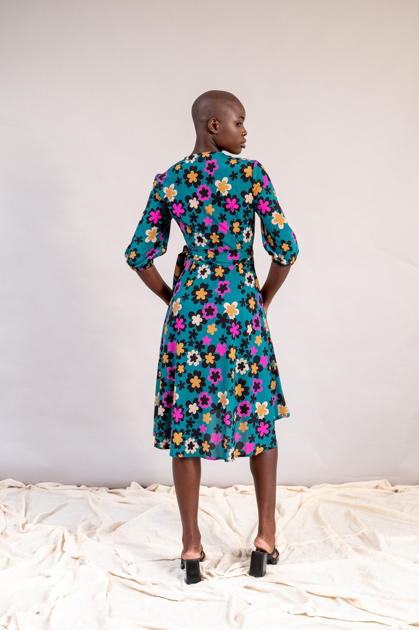 #color_deepa flowers teal with pink