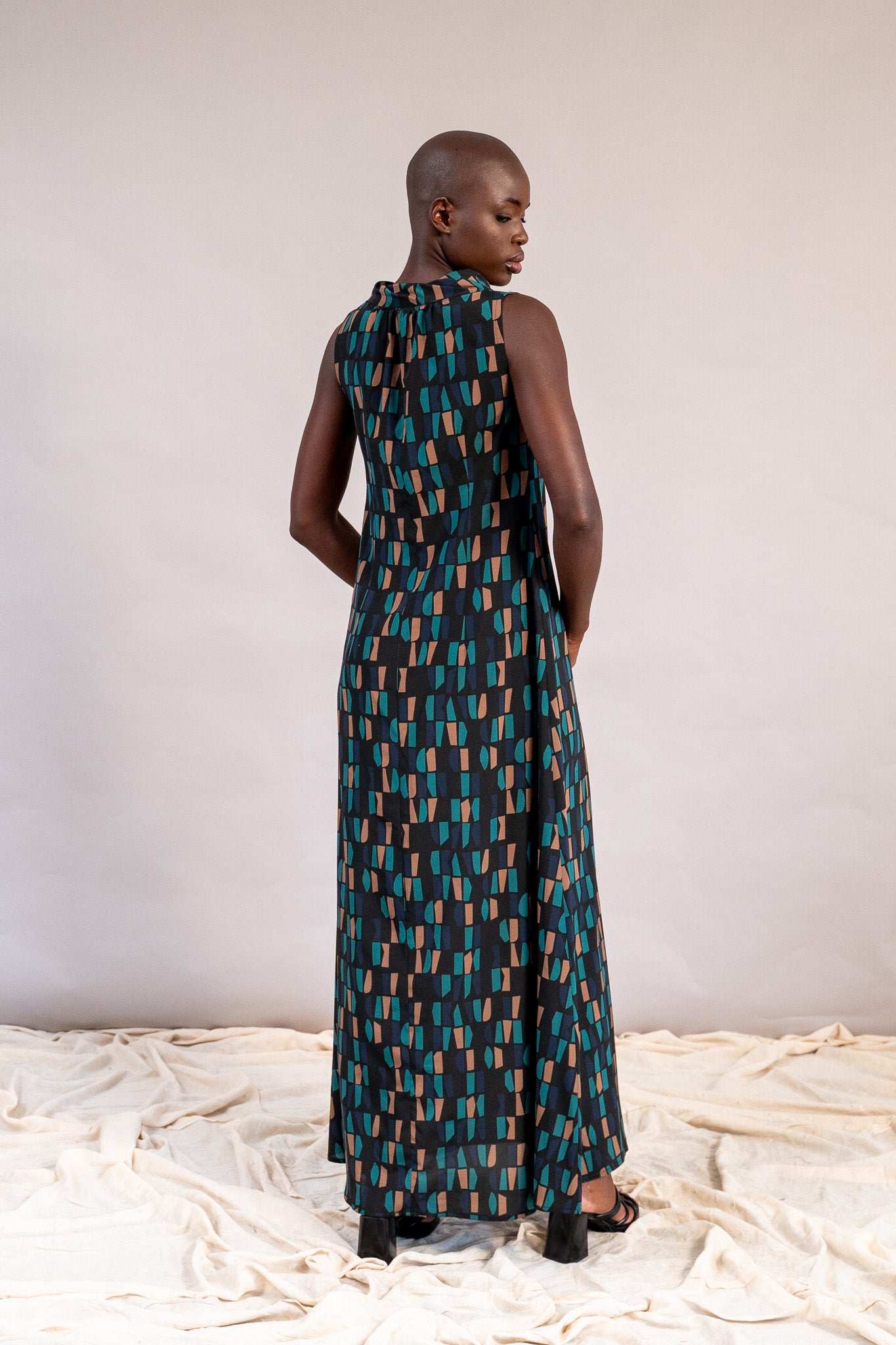 #color_black and teal diversity