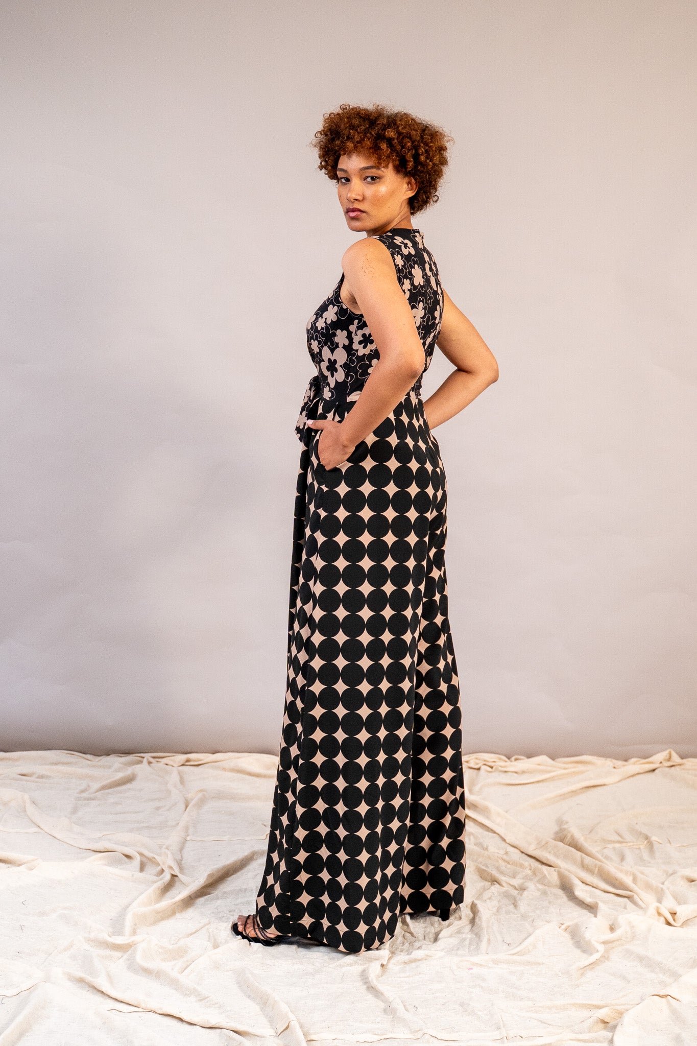 #color_deepa flowers with beige polka dots mixed