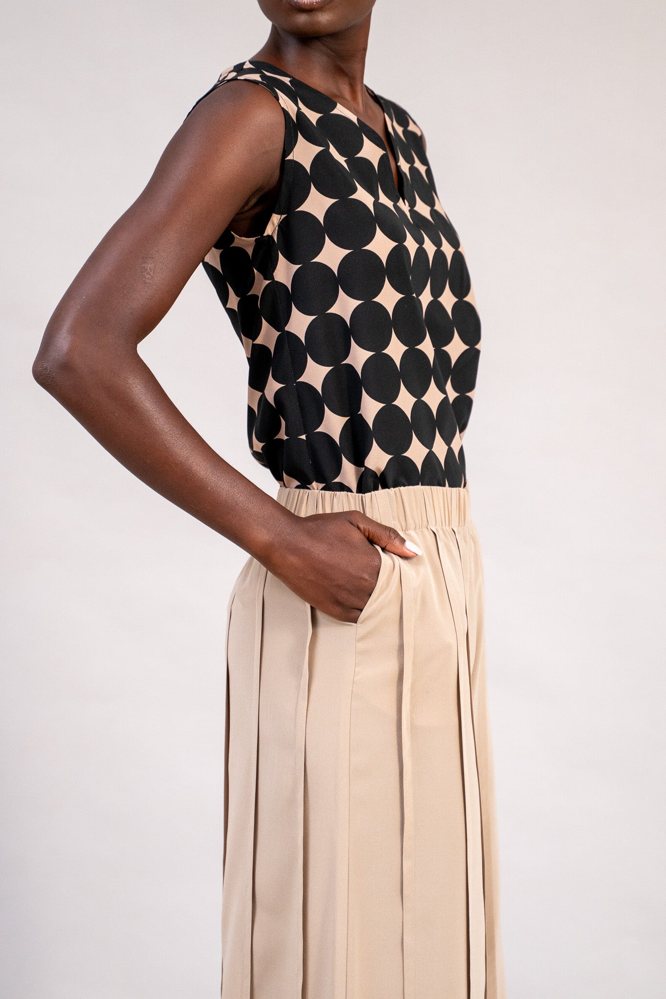 #color_beige polka dots